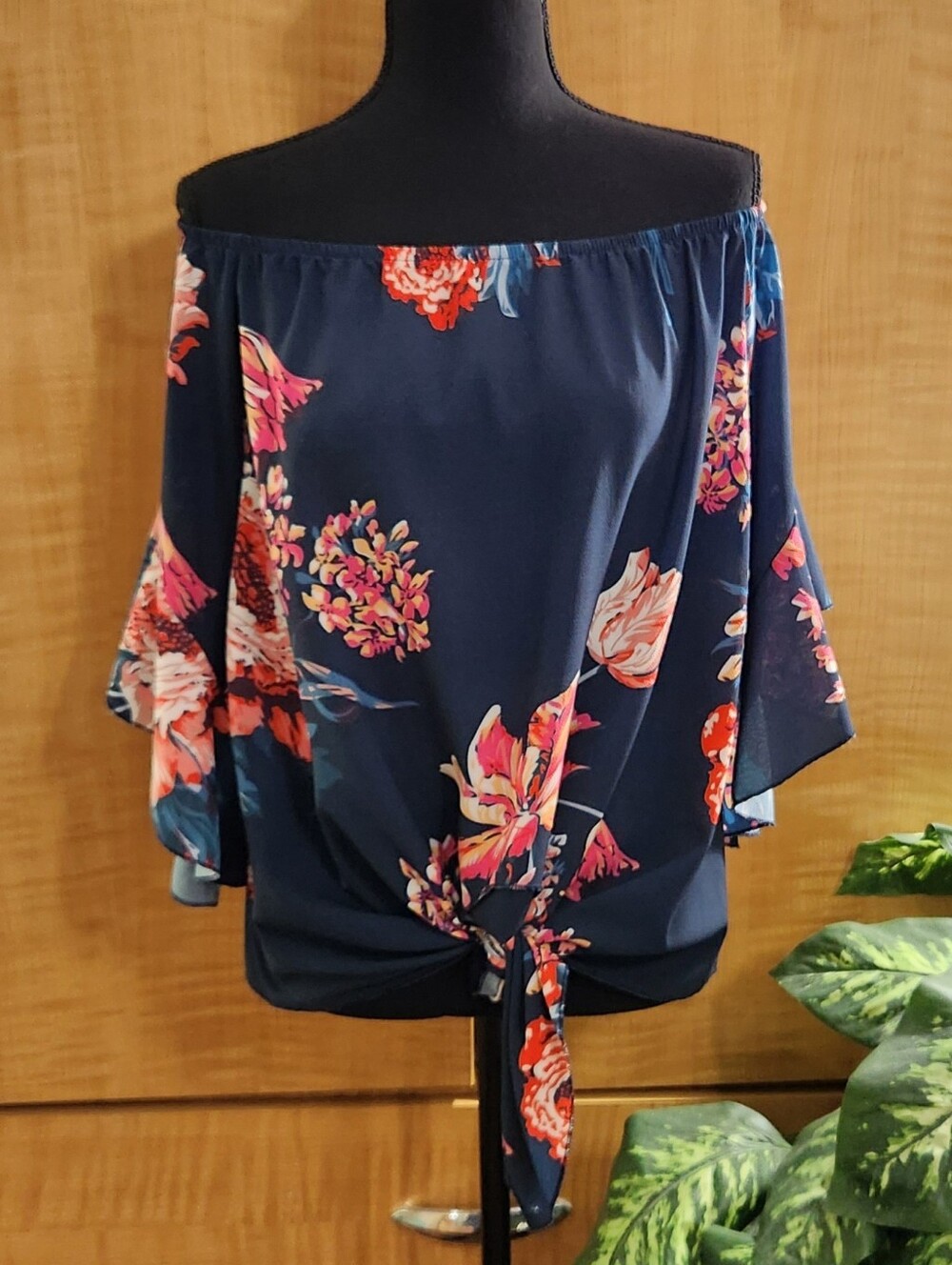 NWOT Floral Print Top size Medium